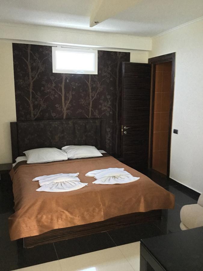 Sunny Land Hotel 차크비 외부 사진